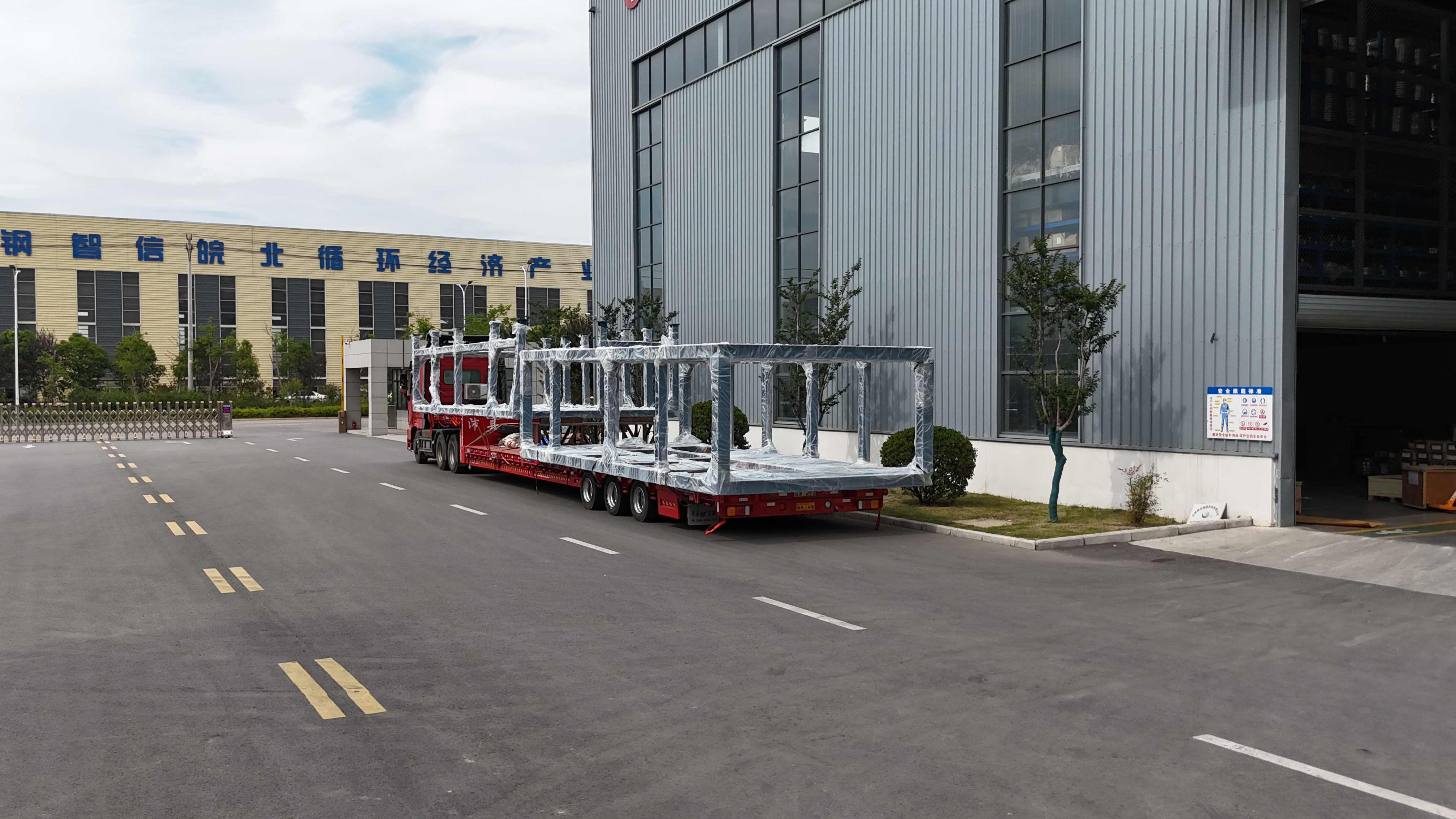 笃舜集团发往吉林松原能建绿色氢氨新能源有限公司北京电力8400方纯化框架发货现场