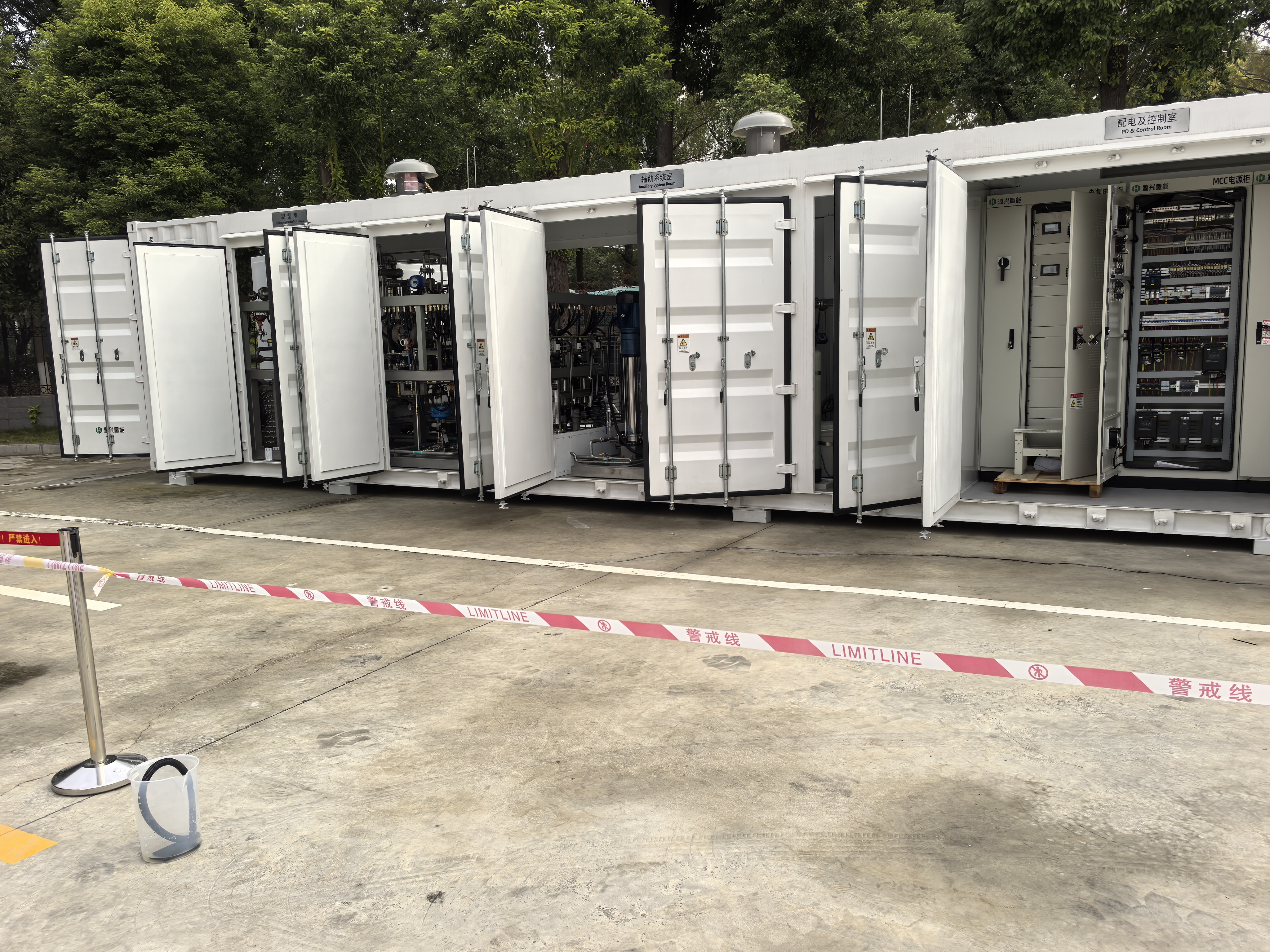 武汉长兴10标方/时碱性水电解制氢项目施工现场